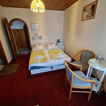 Steinhaus Bed & Breakfast Кестхей Экстерьер фото
