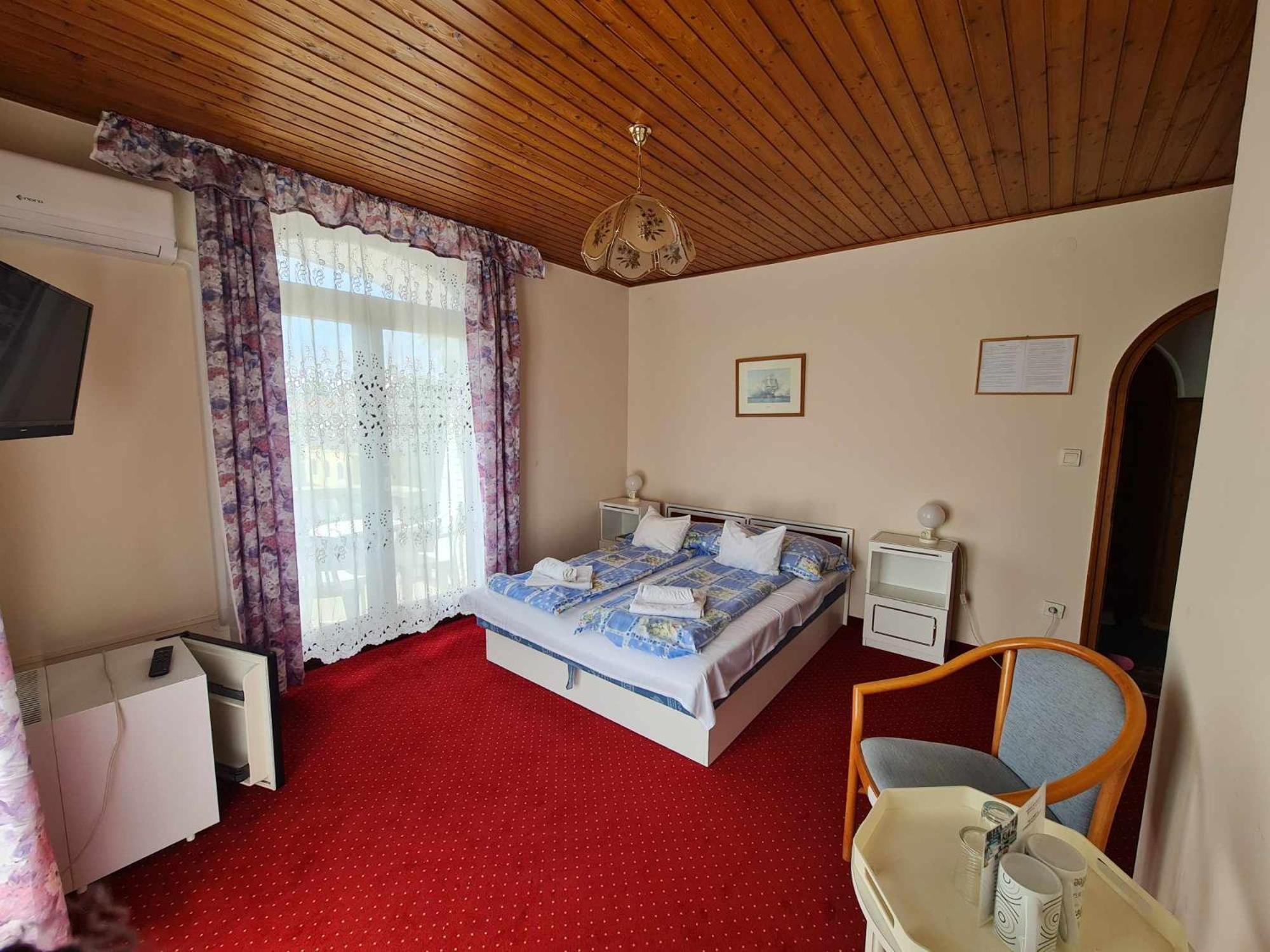 Steinhaus Bed & Breakfast Кестхей Экстерьер фото