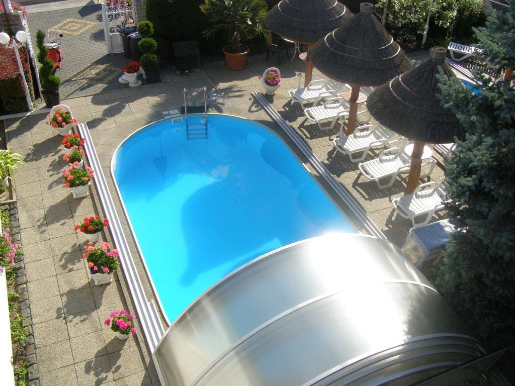 Steinhaus Bed & Breakfast Кестхей Экстерьер фото