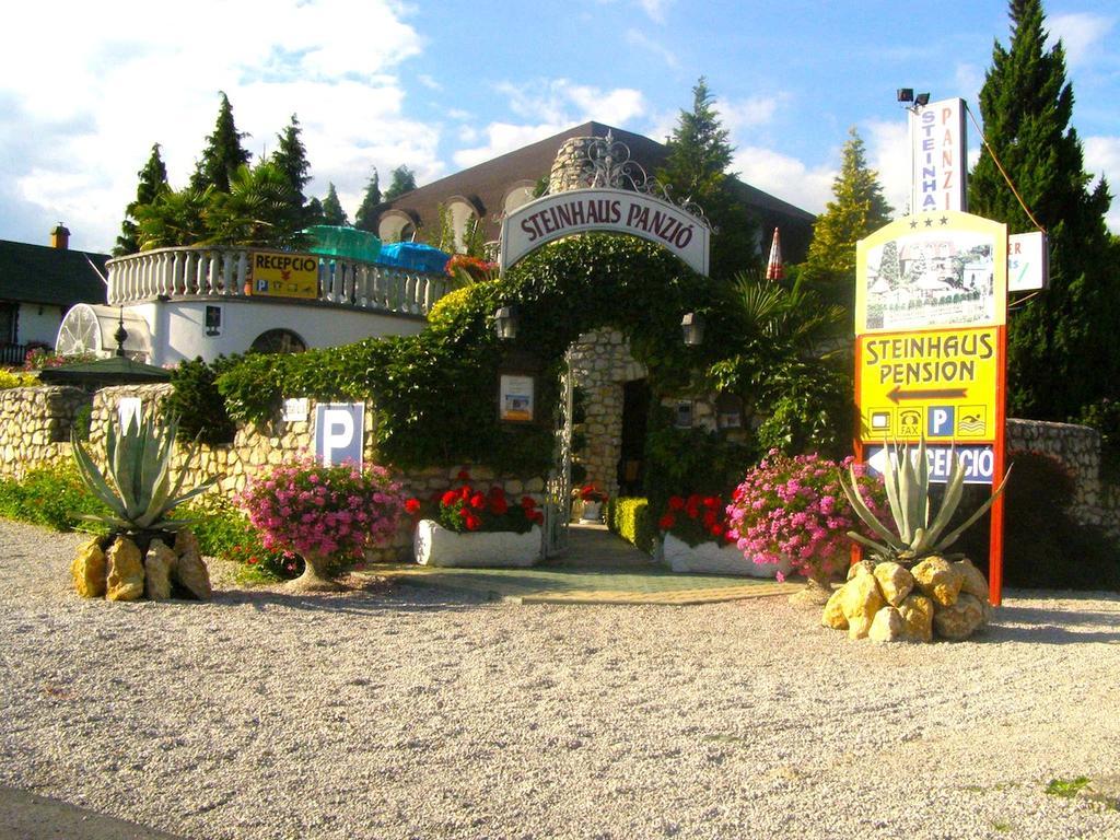 Steinhaus Bed & Breakfast Кестхей Экстерьер фото