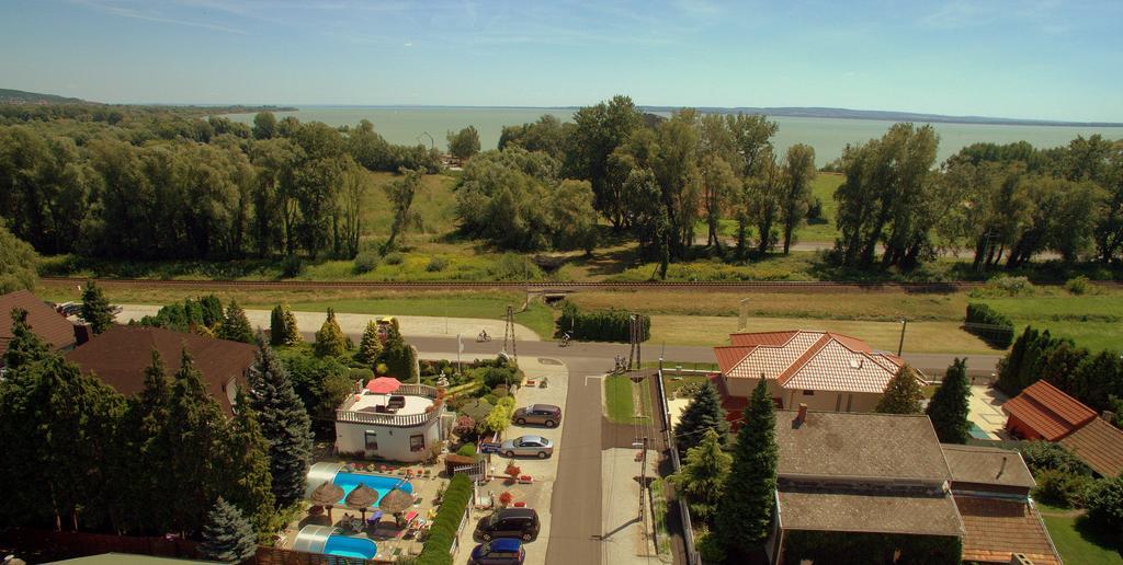 Steinhaus Bed & Breakfast Кестхей Экстерьер фото